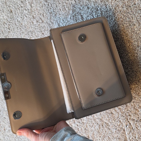 Michael Kors Light Beige Leather Chain Shoulder Bag - Picture 3 of 7